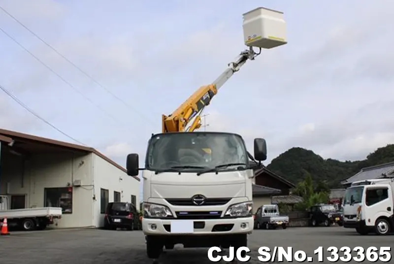 2017 Hino / Dutro Stock No. 133365