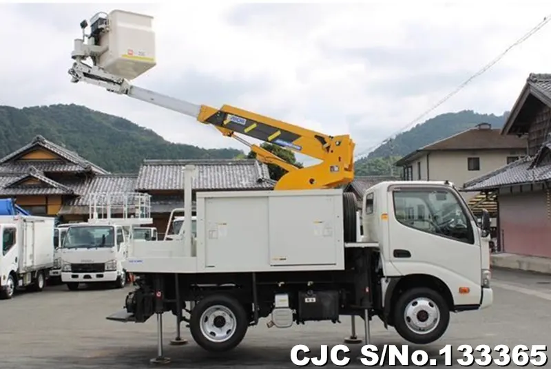 2017 Hino / Dutro Stock No. 133365