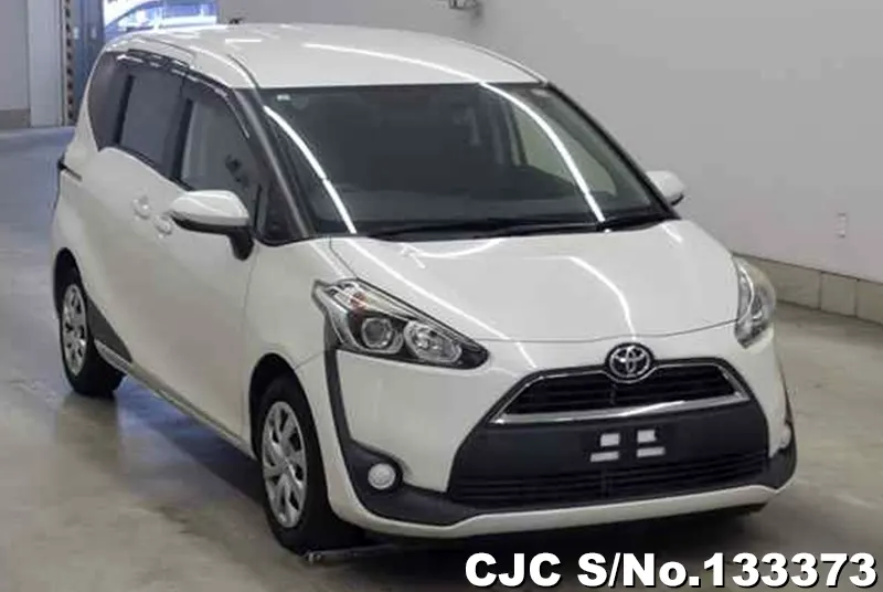 2017 Toyota / Sienta Stock No. 133373