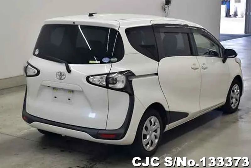 2017 Toyota / Sienta Stock No. 133373
