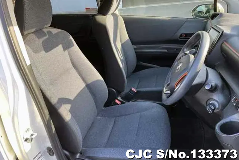 2017 Toyota / Sienta Stock No. 133373