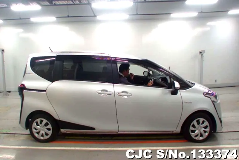 2017 Toyota / Sienta Stock No. 133374