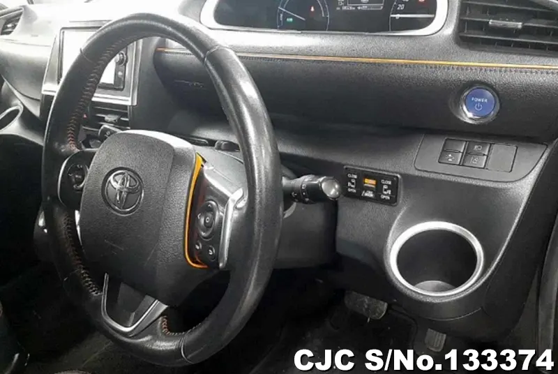 2017 Toyota / Sienta Stock No. 133374