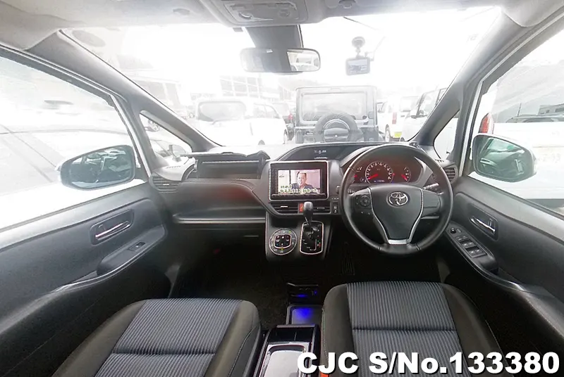 2016 Toyota / Voxy Stock No. 133380