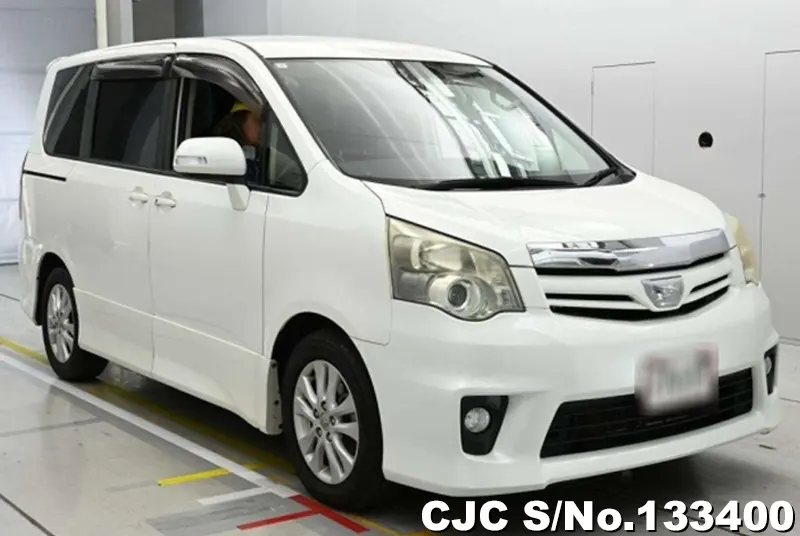 2013 Toyota / Noah Stock No. 133400
