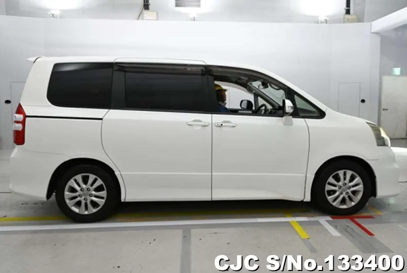 2013 Toyota / Noah Stock No. 133400