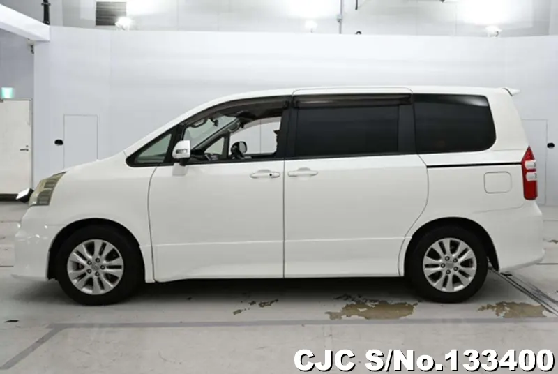 2013 Toyota / Noah Stock No. 133400