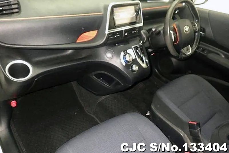 2015 Toyota / Sienta Stock No. 133404