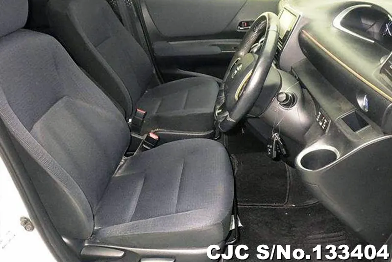 2015 Toyota / Sienta Stock No. 133404