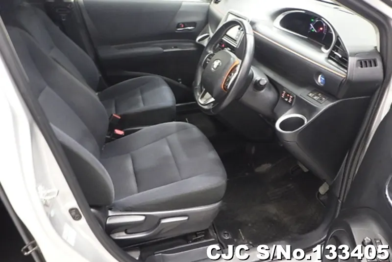 2015 Toyota / Sienta Stock No. 133405