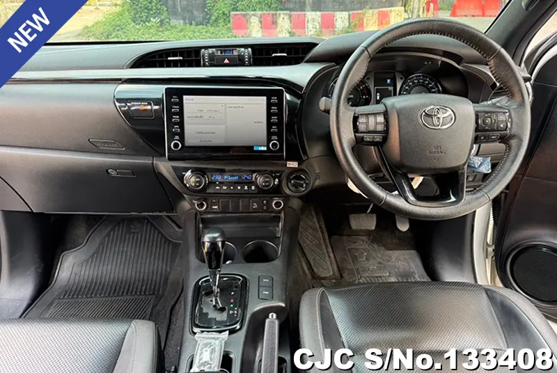Toyota Hilux in White for Sale Image 8