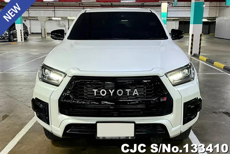 Toyota Hilux in White for Sale Image 4