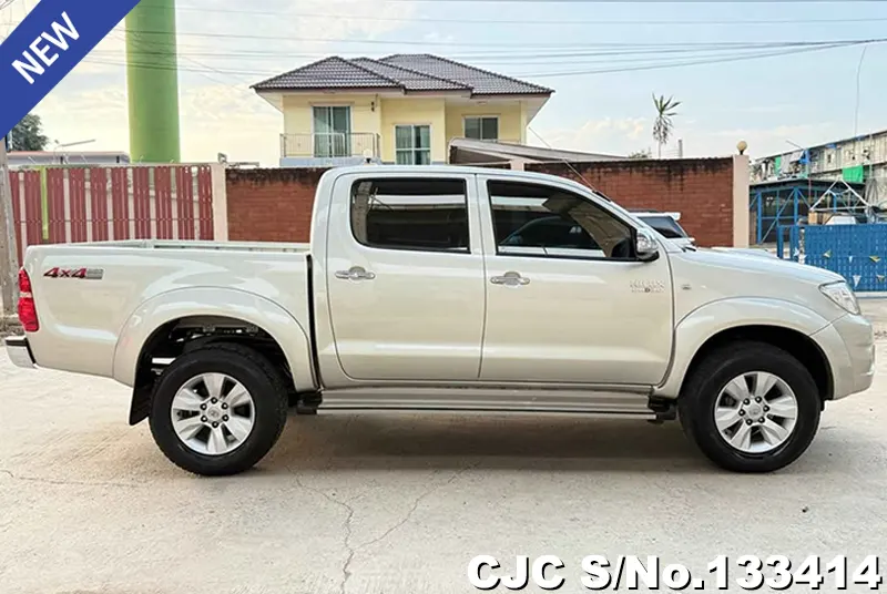 Toyota Hilux in Silver for Sale Image 6