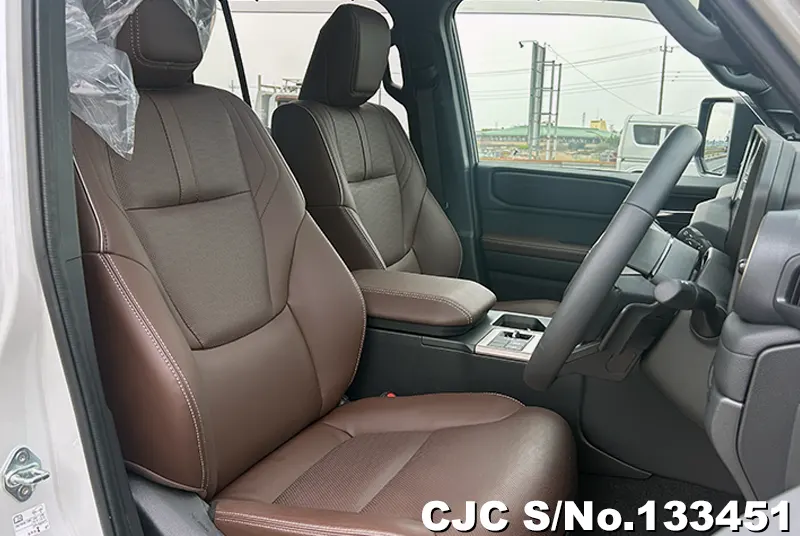 Toyota Land Cruiser 250 in Pearl for Sale Image 9