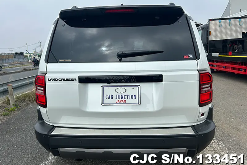 Toyota Land Cruiser 250 in Pearl for Sale Image 5