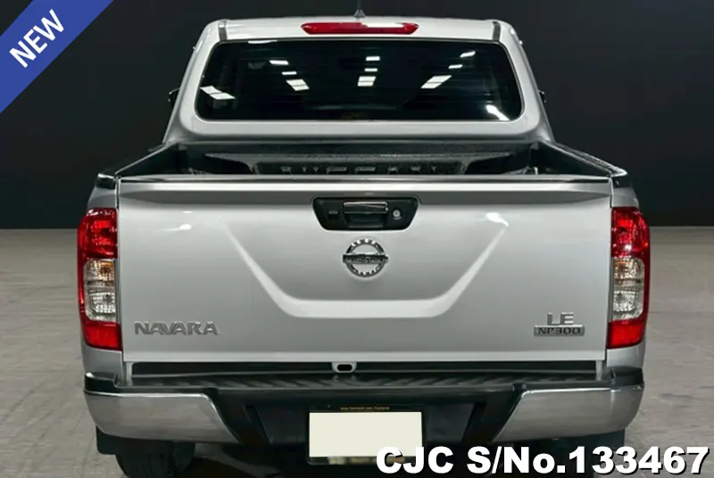 Nissan Navara in Silver for Sale Image 5