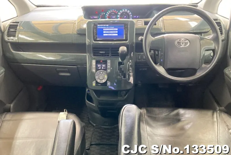 2010 Toyota / Voxy Stock No. 133509