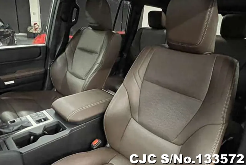 Toyota Land Cruiser 250 in Gray for Sale Image 9