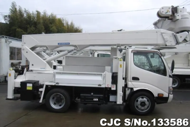 2010 Hino / Dutro Stock No. 133586