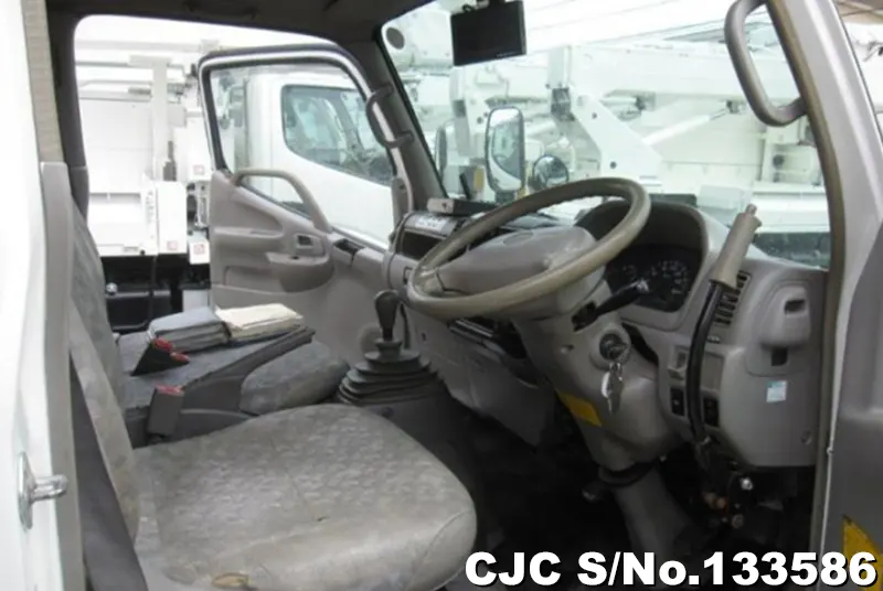2010 Hino / Dutro Stock No. 133586