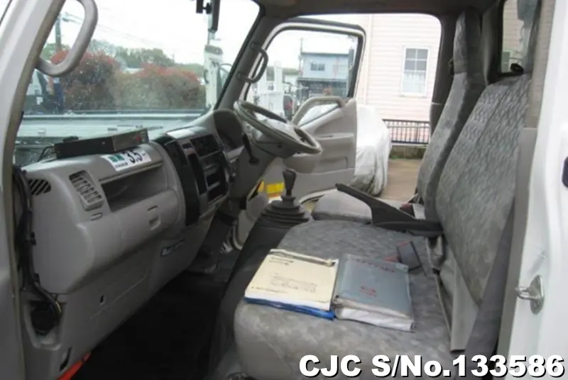 2010 Hino / Dutro Stock No. 133586