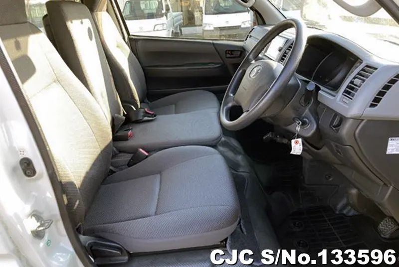 2013 Toyota / Hiace Stock No. 133596