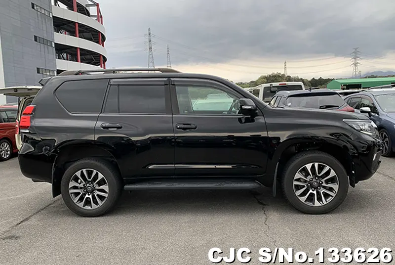 Toyota Land Cruiser Prado in Black for Sale Image 6