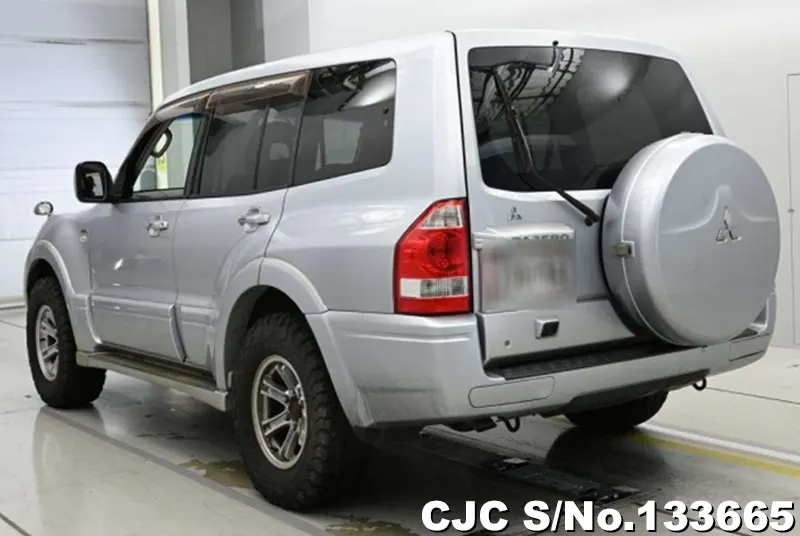 Mitsubishi Pajero in Silver for Sale Image 1