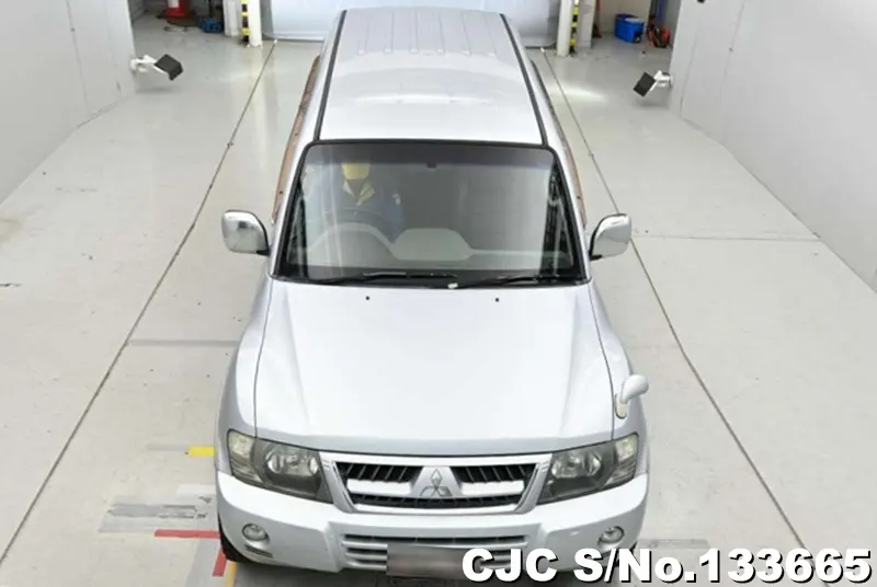 Mitsubishi Pajero in Silver for Sale Image 4