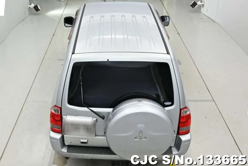 Mitsubishi Pajero in Silver for Sale Image 5