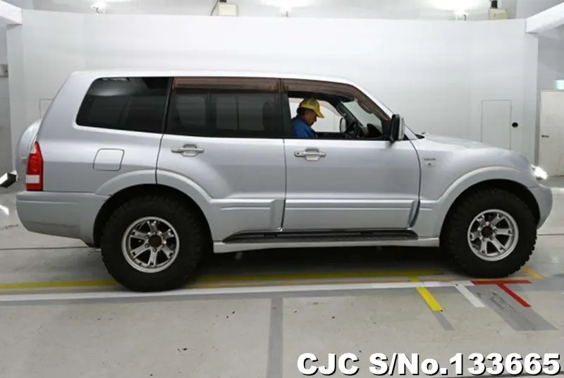 Mitsubishi Pajero in Silver for Sale Image 6