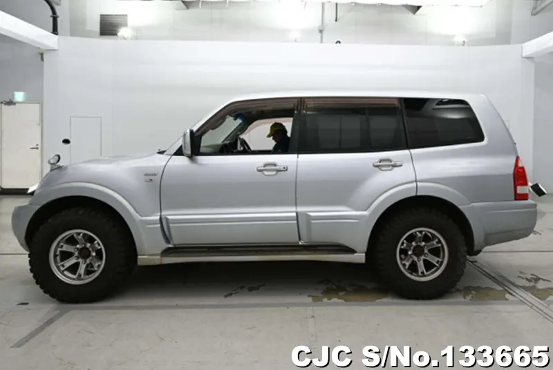 Mitsubishi Pajero in Silver for Sale Image 7