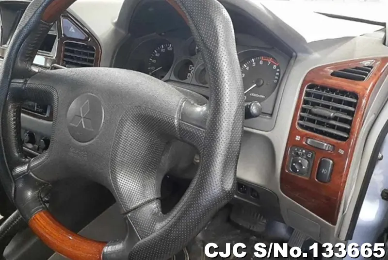 2004 Mitsubishi / Pajero Stock No. 133665