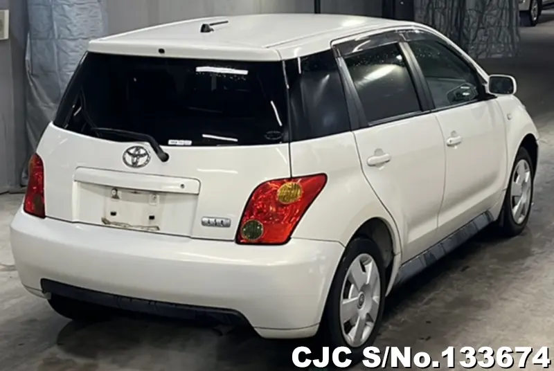 Toyota IST in White for Sale Image 2