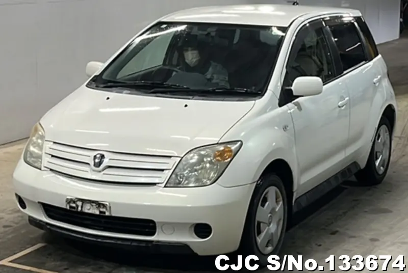 Toyota IST in White for Sale Image 3