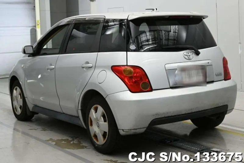 Toyota IST in Silver for Sale Image 1