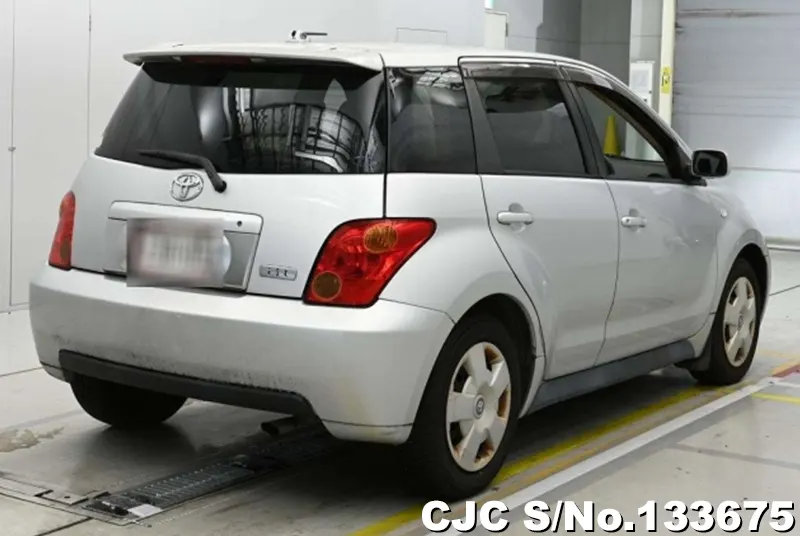 Toyota IST in Silver for Sale Image 2