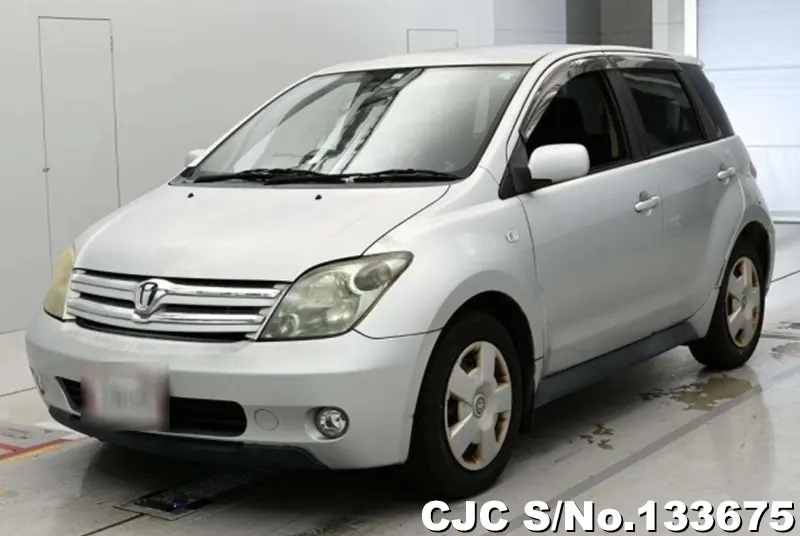 Toyota IST in Silver for Sale Image 3