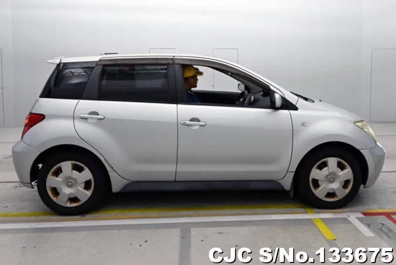 Toyota IST in Silver for Sale Image 6