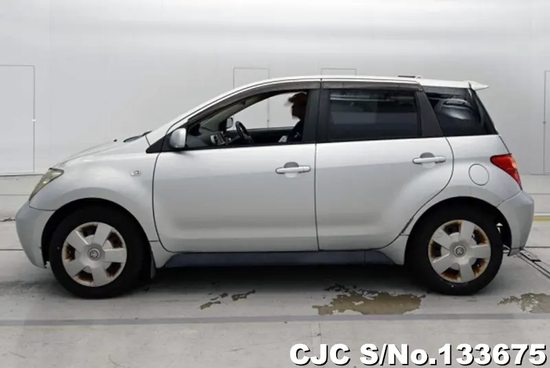 Toyota IST in Silver for Sale Image 7
