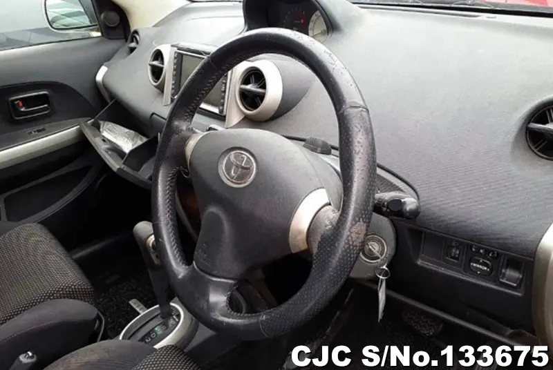 Toyota IST in Silver for Sale Image 8