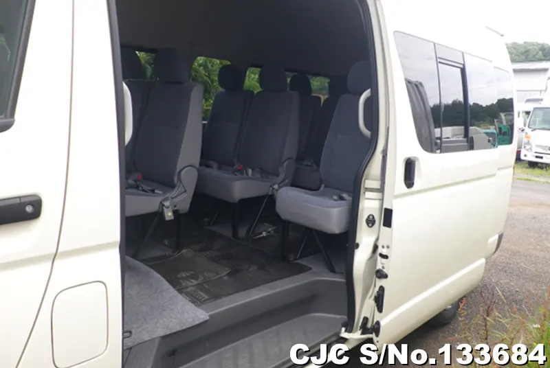 2010 Toyota / Hiace Stock No. 133684