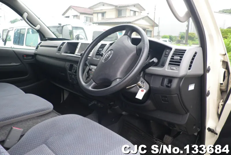 2010 Toyota / Hiace Stock No. 133684