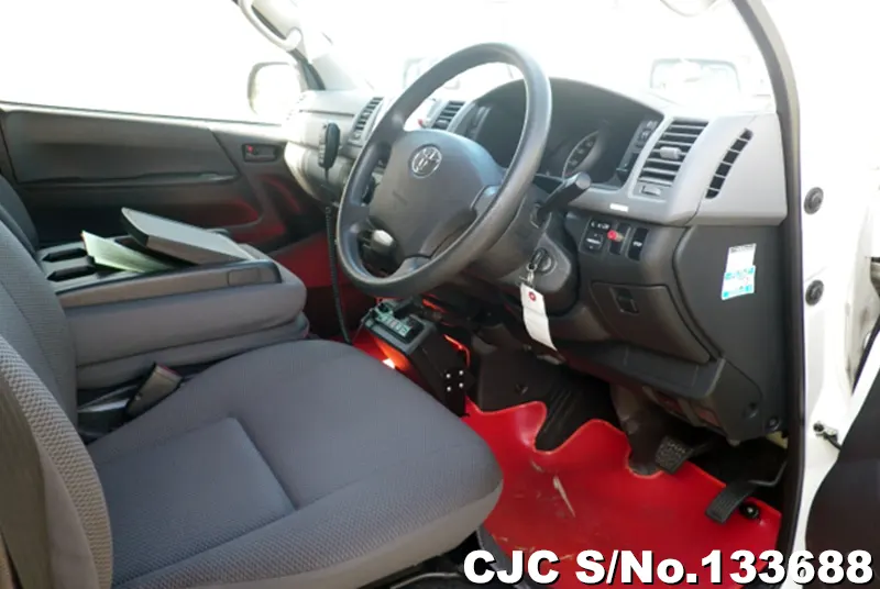 2013 Toyota / Hiace Stock No. 133688
