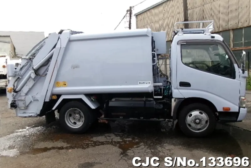 2013 Hino / Dutro Stock No. 133696