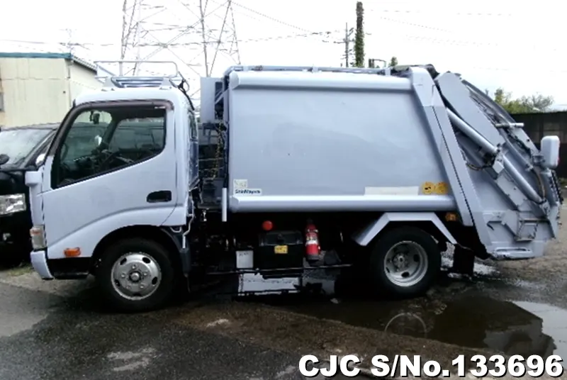 2013 Hino / Dutro Stock No. 133696