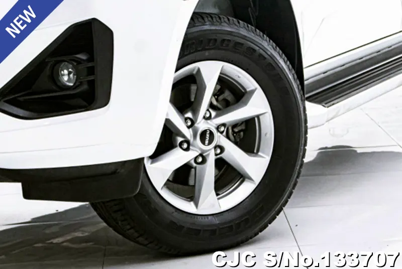 Isuzu D-Max in White for Sale Image 9
