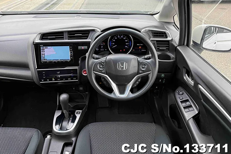 Honda Fit in Pearl White for Sale Image 9