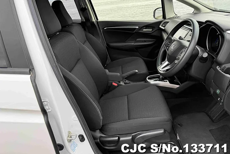 Honda Fit in Pearl White for Sale Image 10