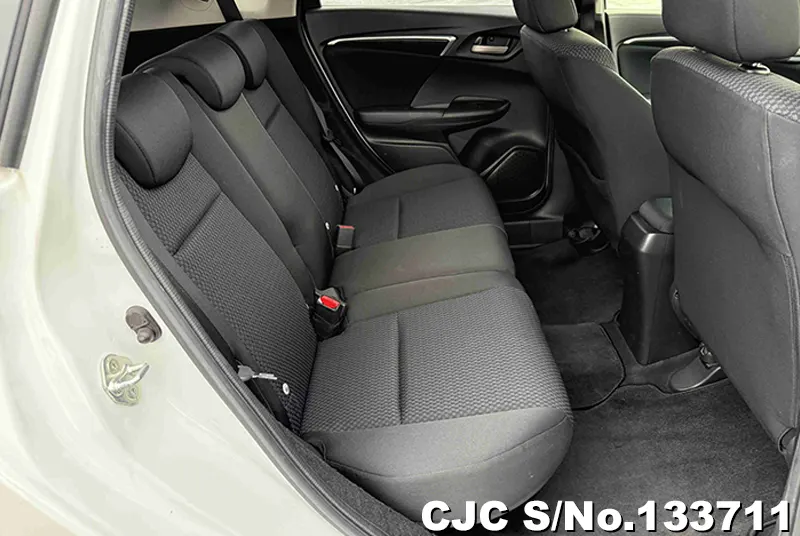 Honda Fit in Pearl White for Sale Image 11